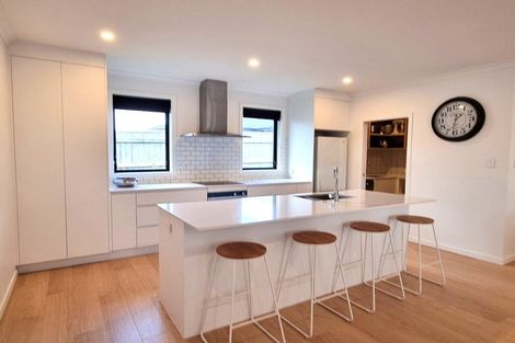 Photo of property in 18 Sardinia Grove, Fitzherbert, Palmerston North, 4410