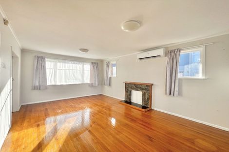 Photo of property in 24 Trojan Crescent, New Lynn, Auckland, 0600