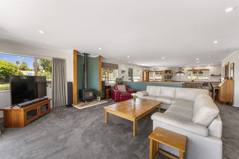Photo of property in 17 Shera Street, Acacia Bay, Taupo, 3330