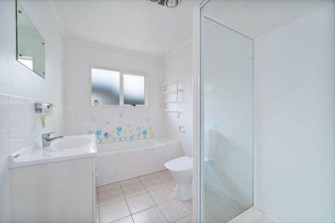 Photo of property in 17 Greenberry Drive, Ranui, Auckland, 0612