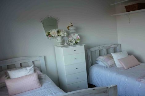 Photo of property in 34 Glenfern Road, Mellons Bay, Auckland, 2014