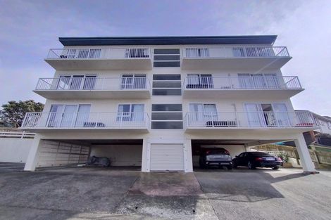 Photo of property in 2/32 Akaroa Drive, Maupuia, Wellington, 6022