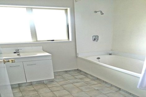 Photo of property in 100b Parrs Cross Road, Henderson, Auckland, 0612