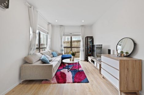 Photo of property in 142c Prince Regent Drive, Half Moon Bay, Auckland, 2012