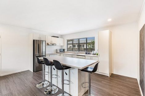 Photo of property in 9/17 Neta Grove, Henderson, Auckland, 0612