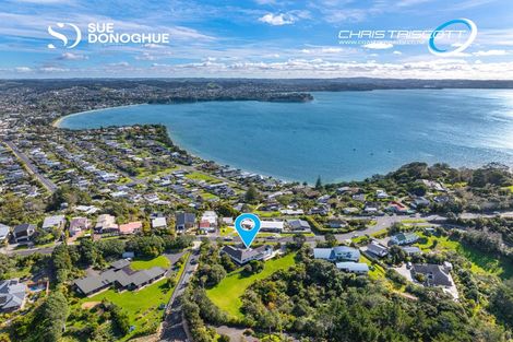 Photo of property in 1/4 Roberts Road, Matakatia, Whangaparaoa, 0930