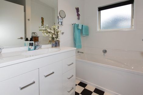 Photo of property in 3 Tua Tua Place, Baylys Beach, Dargaville, 0377