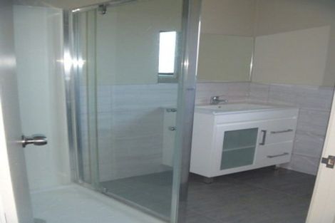 Photo of property in 1/8 Senecio Place, Weymouth, Auckland, 2103