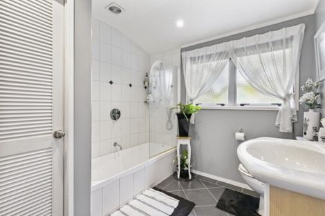 Photo of property in 2/37 Glamorgan Drive, Torbay, Auckland, 0630