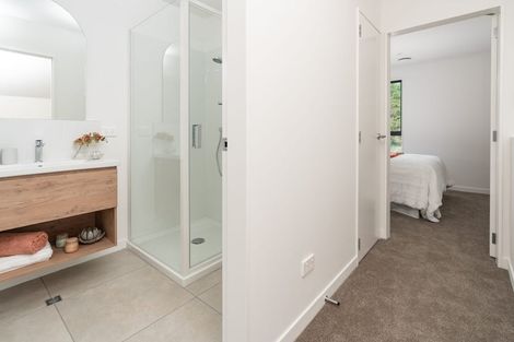 Photo of property in 92 Ara Paiwhenua, Tawa, Wellington, 5028