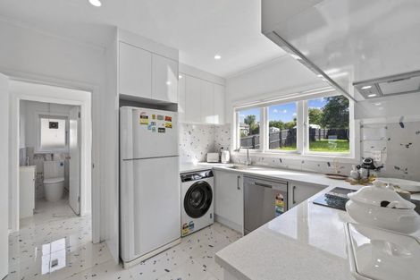 Photo of property in 21 Miller Road, Mangere Bridge, Auckland, 2022