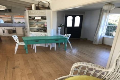 Photo of property in 10 Ferry Parade, Herald Island, Auckland, 0618