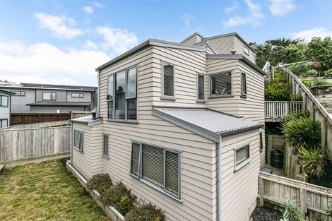 Photo of property in 61 Glanmire Road, Newlands, Wellington, 6037