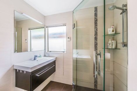 Photo of property in 31 Kate Sheppard Avenue, Torbay, Auckland, 0630