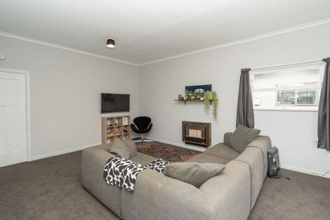 Photo of property in 35 Oxford Street, Fairfield, Hamilton, 3214