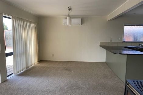Photo of property in 2/31 Sunderlands Road, Half Moon Bay, Auckland, 2012