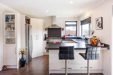 Photo of property in 14 Lorenzo Place, Kelvin Grove, Palmerston North, 4414