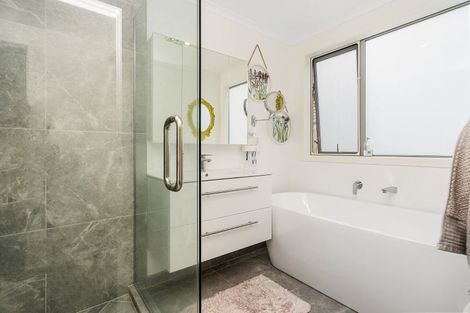 Photo of property in 4 Te Tiireke Drive, Glenview, Hamilton, 3206