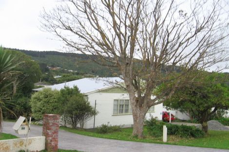 Photo of property in 28 Ngatitoa Street, Tawa, Wellington, 5028