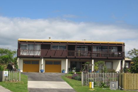 Photo of property in 10 Patterson Place, Waihi Beach, 3611