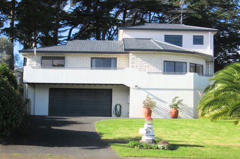Photo of property in 111 Eugenia Rise, Goodwood Heights, Auckland, 2105