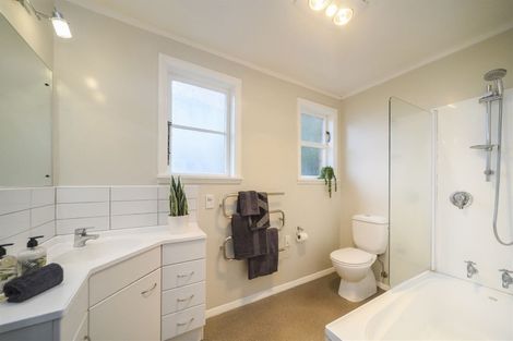 Photo of property in 129 Rangiora Avenue, Roslyn, Palmerston North, 4414