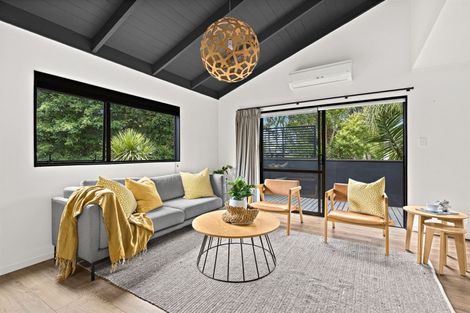 Photo of property in 1/663a Beach Road, Rothesay Bay, Auckland, 0630