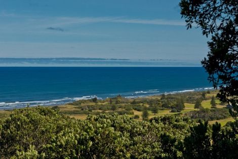 Photo of property in 105 Domain Crescent, Muriwai, 0881