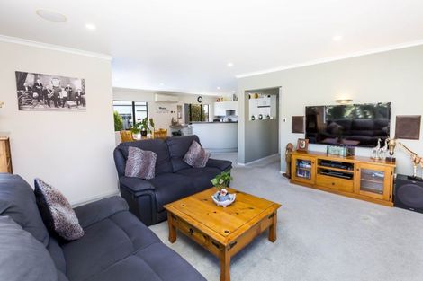 Photo of property in 8 Carlow Grove, Birchville, Upper Hutt, 5018