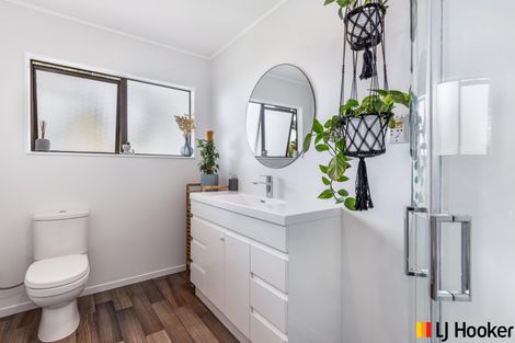 Photo of property in 2/187 Carnoustie Drive, Wattle Downs, Auckland, 2103