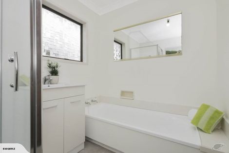 Photo of property in 26 Kingsclere Place, Goodwood Heights, Auckland, 2105