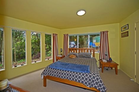 Photo of property in 4 Okoka Road, Omiha, Waiheke Island, 1081
