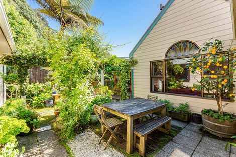 Photo of property in 146 Breaker Bay Road, Breaker Bay, Wellington, 6022