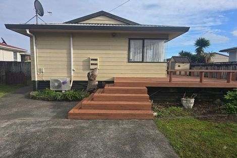 Photo of property in 52 Kelwyn Road, Kelston, Auckland, 0602