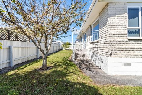 Photo of property in 20-20a Huatoki Street, Vogeltown, New Plymouth, 4310