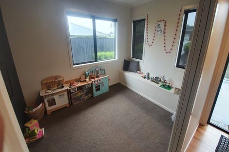 Photo of property in 65 Karamea Street, Whalers Gate, New Plymouth, 4310