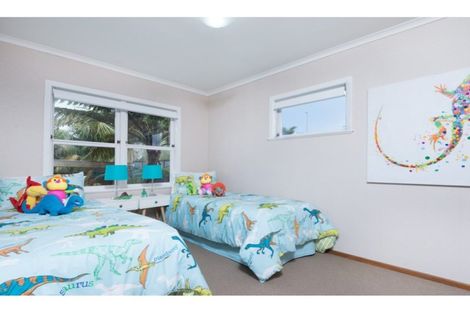 Photo of property in 39 Royal View Road, Te Atatu South, Auckland, 0610