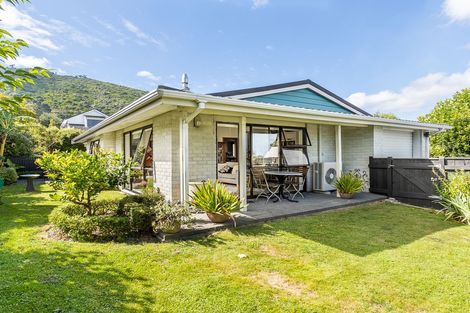 Photo of property in 21a Winara Avenue, Waikanae, 5036