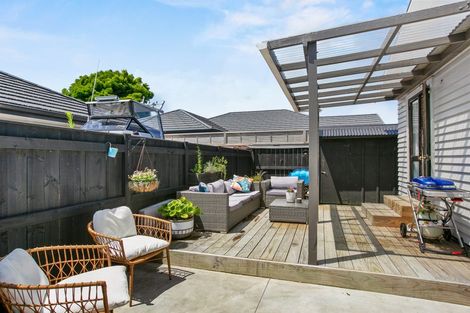 Photo of property in 10 Truby King Street, Merrilands, New Plymouth, 4312