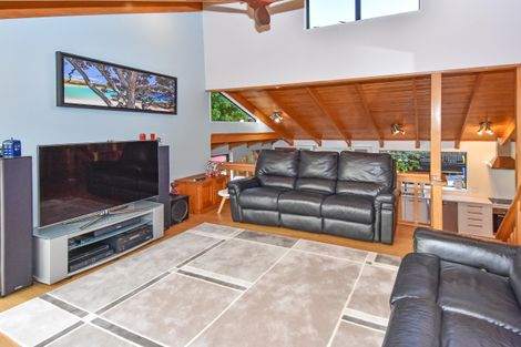 Photo of property in 2/112 Litten Road, Cockle Bay, Auckland, 2014