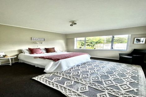 Photo of property in 6 Park Avenue, Tawa, Wellington, 5028