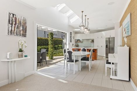 Photo of property in 5a Marine Terrace, Bayswater, Auckland, 0622