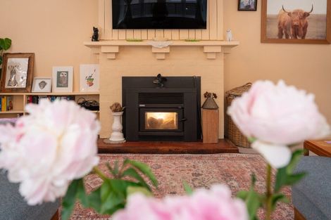 Photo of property in 40 Apu Crescent, Lyall Bay, Wellington, 6022