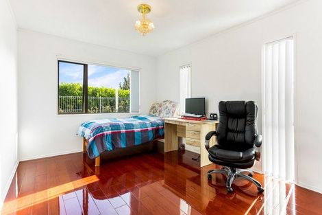 Photo of property in 14 Renoir Street, West Harbour, Auckland, 0618