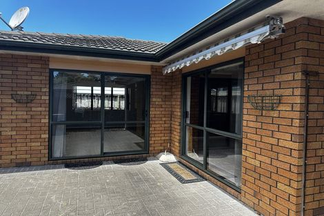 Photo of property in 1/47 Carnoustie Drive, Wattle Downs, Auckland, 2103