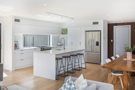 Photo of property in 7 Winning Post Place, Halswell, Christchurch, 8025