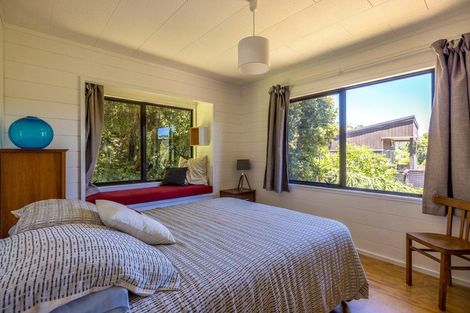 Photo of property in 32 Ocean Road, Surfdale, Waiheke Island, 1081