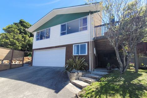 Photo of property in 9 Malaghan Grove, Johnsonville, Wellington, 6037