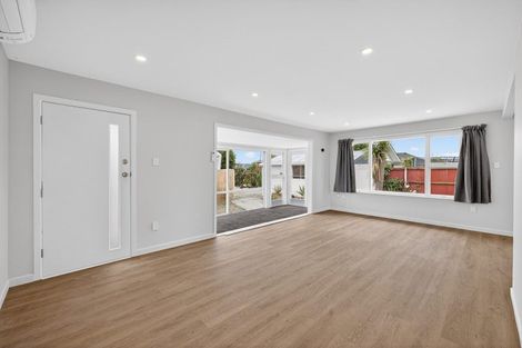 Photo of property in 70 Niven Street, Avondale, Christchurch, 8061