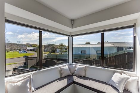 Photo of property in 30 Whiting Crescent, Greenmeadows, Napier, 4112